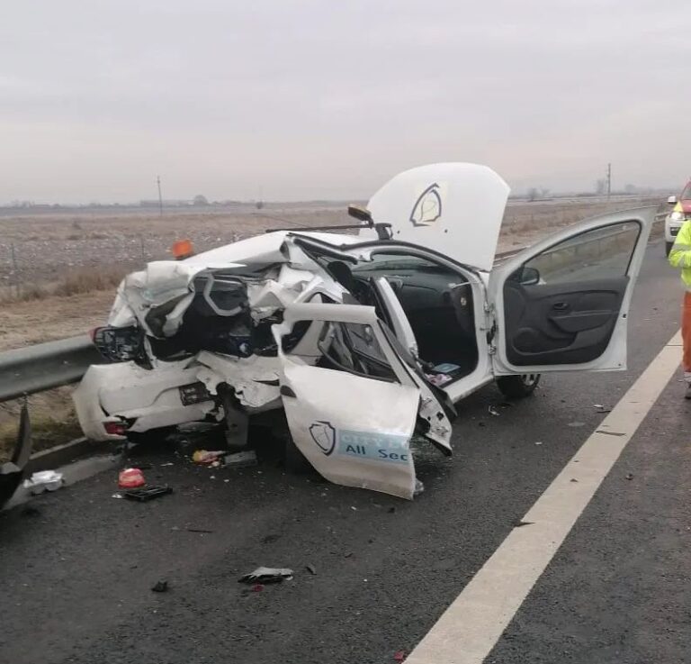 Accident pe A1: maşina firmei de pază a fost făcută praf!