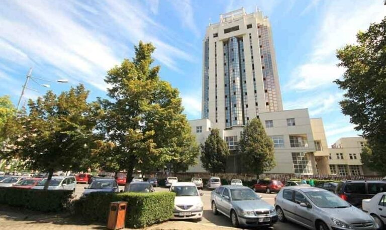 Cea mai înaltă clădire din Deva ar putea fi terminată, după 28 de ani