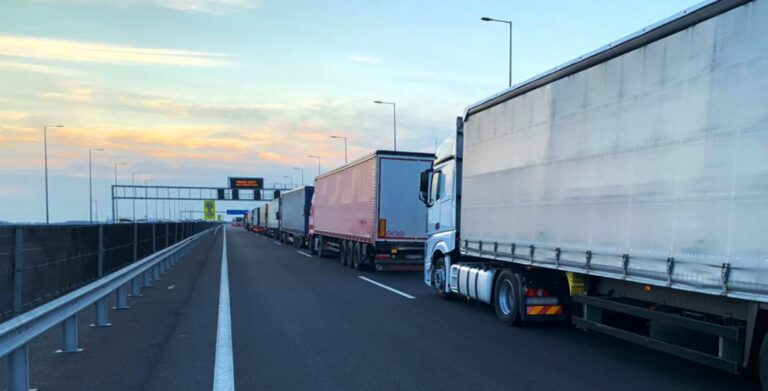 Circulația TIR-urilor este oprită în Ungaria, de Paștele catolic