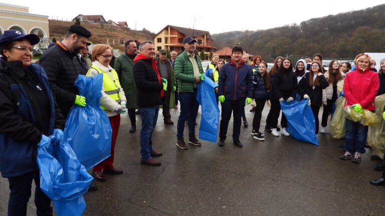 Astăzi a început campania ,,Luna curățeniei în județul Hunedoara”