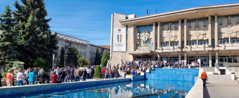 DEVA: Participare fără precedent la BURSA LOCURILOR DE MUNCĂ