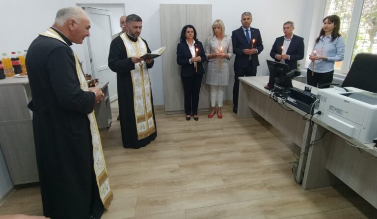 PETROȘANI: A fost inaugurat Biroul regional pentru permise și înmatriculări auto