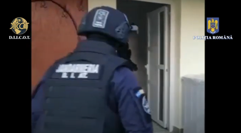 Un vaccin ”la chiuvetă” = 400 euro. PERCHEZIȚII LA PERSOANE BĂNUITE DE VACCINĂRI ÎN FALS (VIDEO)