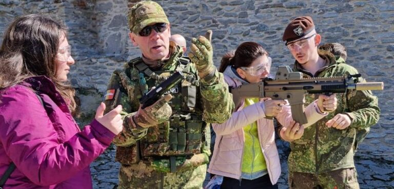 Atenție, se trage!                      AIRSOFT în Cetatea Devei