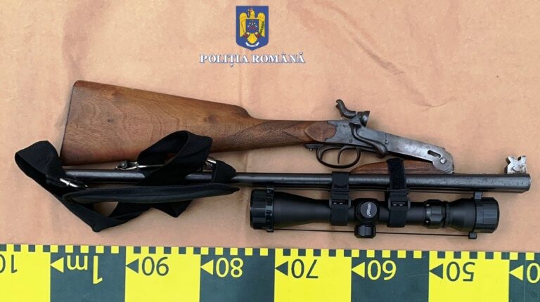 Înarmat până-n dinţi, gonea pe autostradă ca să UCIDĂ pe fosta soţie şi familia acesteia