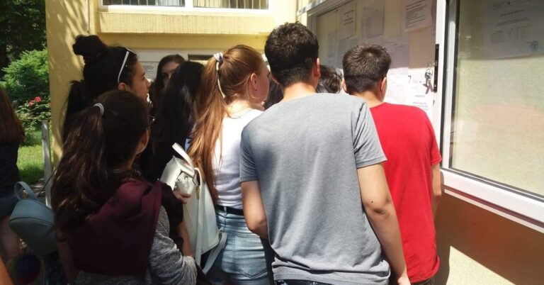 Surpriză? De la ce școli sunt elevii care au obținut cele mai mari medii de admitere la liceu, în județul Hunedoara