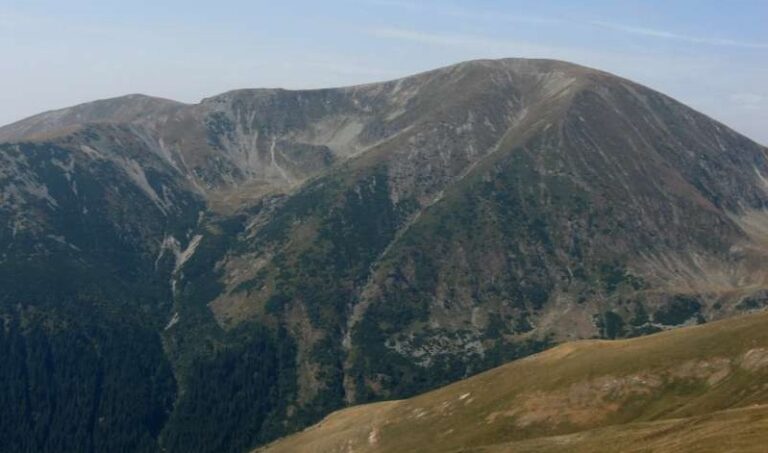 Tragedie în Parâng: Un om a murit, lovit de fulger, împreună cu peste 100 de oi