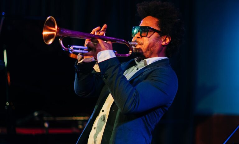 Deva Jazz Fest îl aduce în Parcul Cetăţii pe trompetistul cubanez Carlos Sarduy, premiat GRAMMY