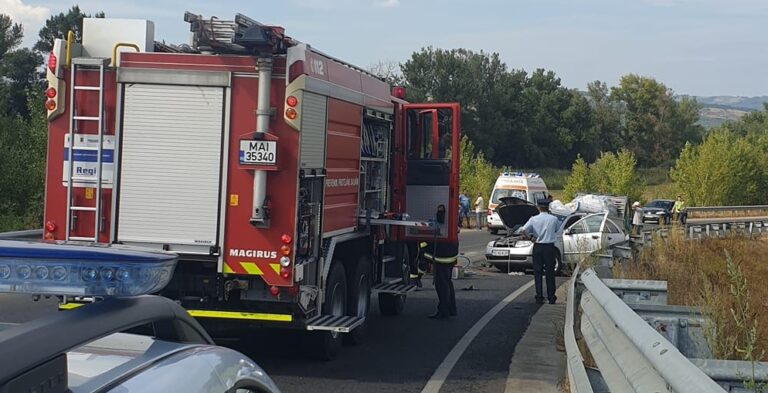 IMPACT MORTAL: Doi oameni au murit într-un accident pe drumul comunal Geoagiu-Orăştie