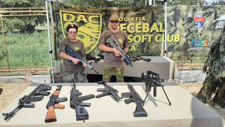 Demonstrație AIRSOFT la Ștrandul Municipal din Deva. Vor fi expuse replici după arme şi dispozitive militare reale