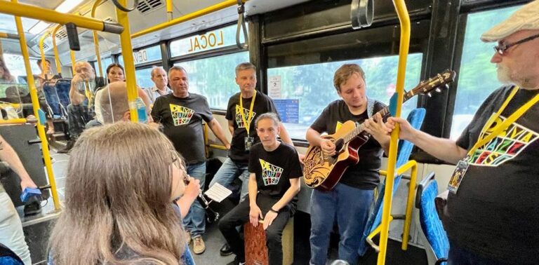 VIDEO: Primarul Florin Oancea, LIVE din autobuz, pentru promovarea festivalului DEVA JAZZ FEST