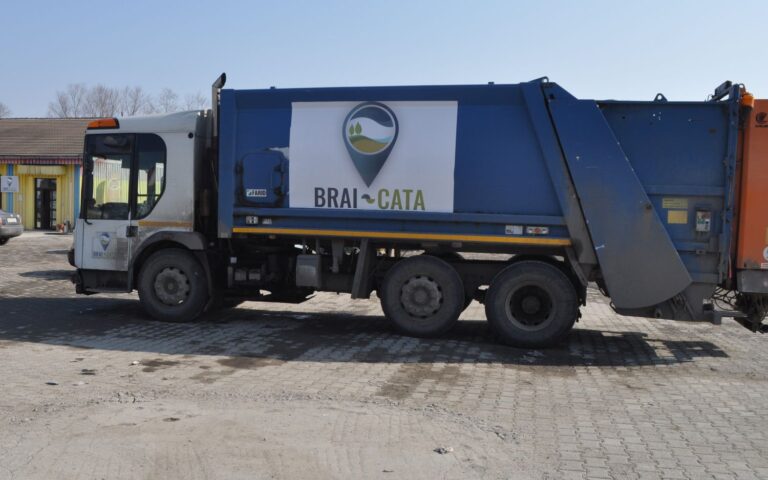 Operatorul de salubritate BRAI-CATA, alungat din județ. Poliția Locală Deva i-a mai tras astăzi și 5 amenzi