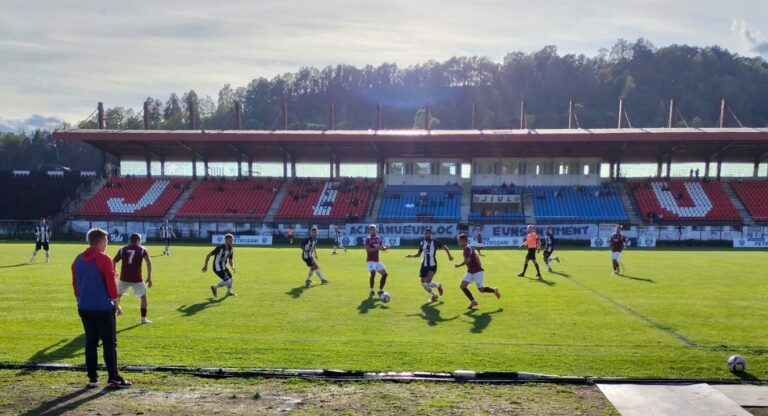 CSM Deva a fost învinsă de Jiul Petroşani, în Cupa României la fotbal. Ce au declarat cei doi antrenori după meci
