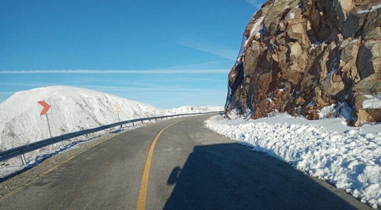 Astăzi s-a redeschis circulația pe Transalpina – după ce ieri fusese închisă din cauza zăpezii