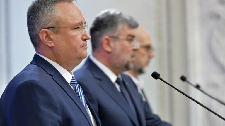 E OFICIAL: Cu cât cresc pensiile de la 1 ianuarie 2023. ANUNŢUL făcut de liderii Coaliţiei de guvernare