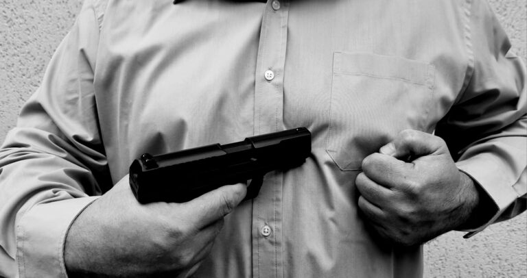 Deva: Colonelul (r) Viorel Demean, fost şef al ISU Hunedoara, s-a împuşcat în piept cu propriul pistol