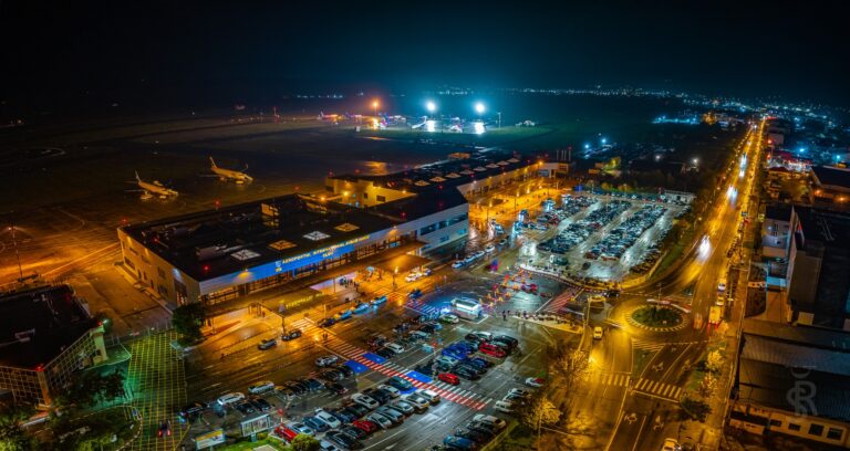 ULTIMA ORĂ: Aeroportul din Cluj, BLOCAT TOTAL luni, 2 ianuarie. Niciun avion nu poate ateriza sau decola din cauza ceţii