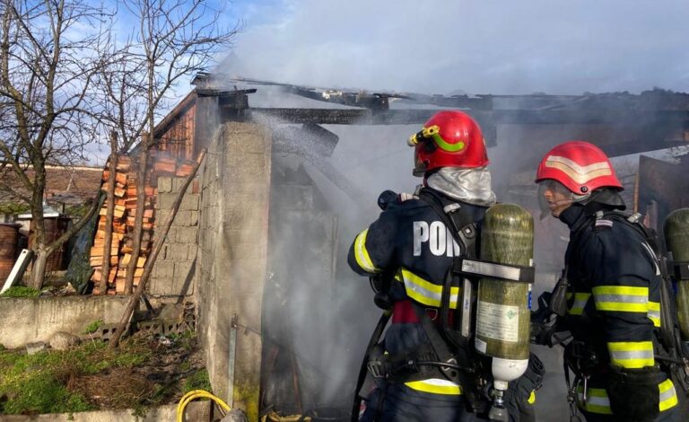 INCENDIU la o gospodărie din localitatea Sântuhalm, lângă Deva