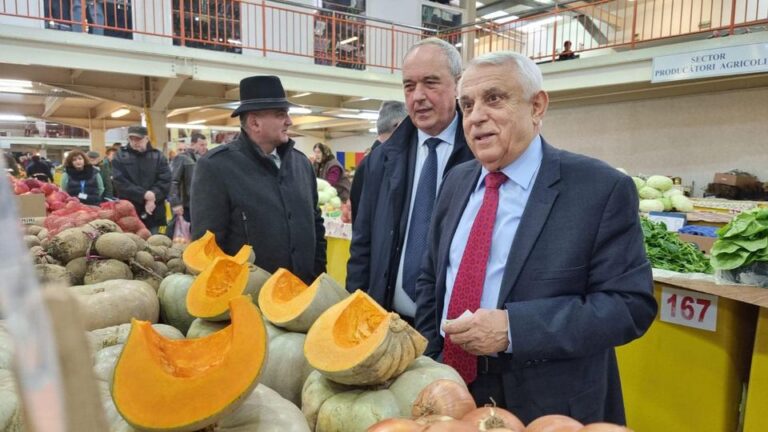 Ministrul Agriculturii, Petre Daea, și-a cumpărat dovleac din Piața Centrală a Devei