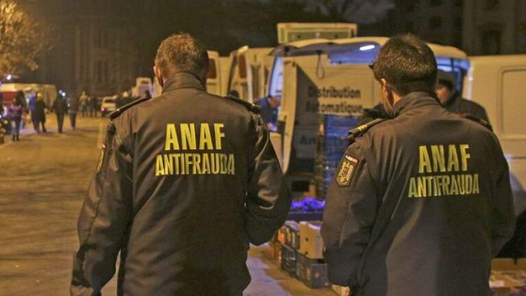 Doi inspectori ANAF au cerut mită 10.000 de euro. DNA i-a săltat pe loc când încasau a doua tranşă de bani