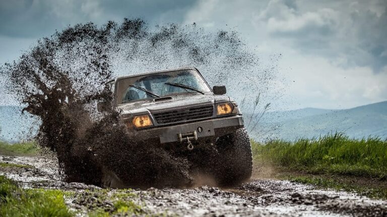 Primarul din Şoimuş le declară RĂZBOI pasionaţilor de off-road: Aţi distrus Poiana de la Apa Acră şi drumurile comunei!