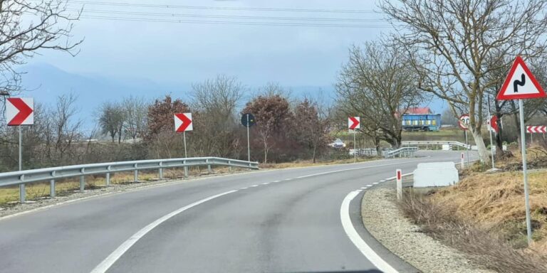 În fine, o şosea la standarde europene! A fost recepţionat tronsonul de drum judeţean Şoimuş-Balata-Bârsău