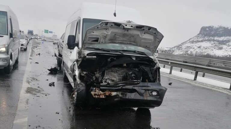 ULTIMA ORĂ: ACCIDENT pe autostrada A1, la Simeria. Se circulă doar pe banda de urgenţă