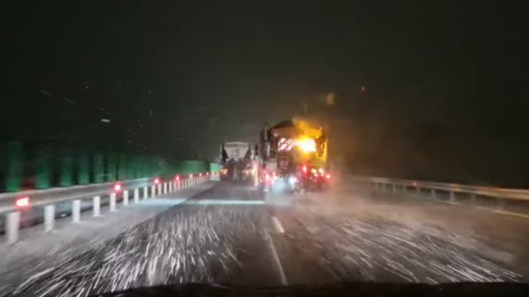 CIRCULAŢIE ÎNCHISĂ pe un tronson de 68 de km din autostrada A1 Sibiu-Deva, din cauza viscolului