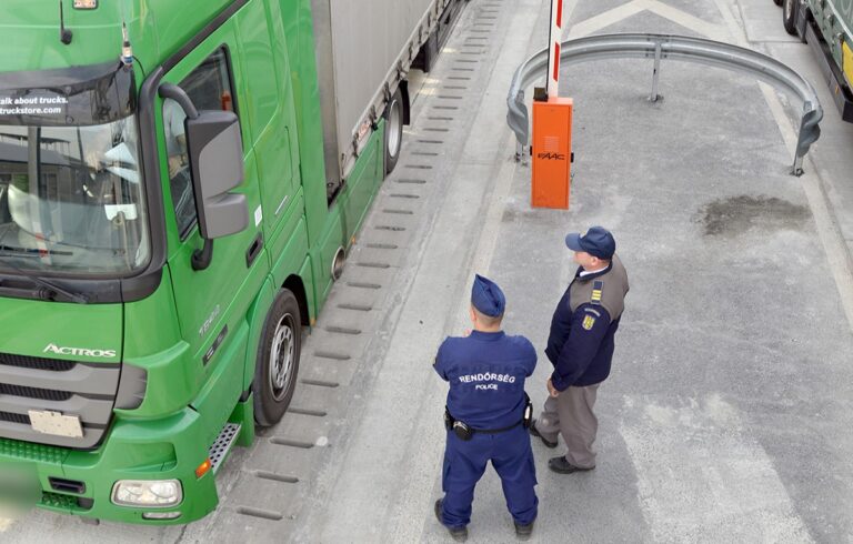 Trafic rutier INTERZIS TOTAL miercuri, pe teritoriul Ungariei, pentru autovehiculele cu o capacitate mai mare de 7,5 tone