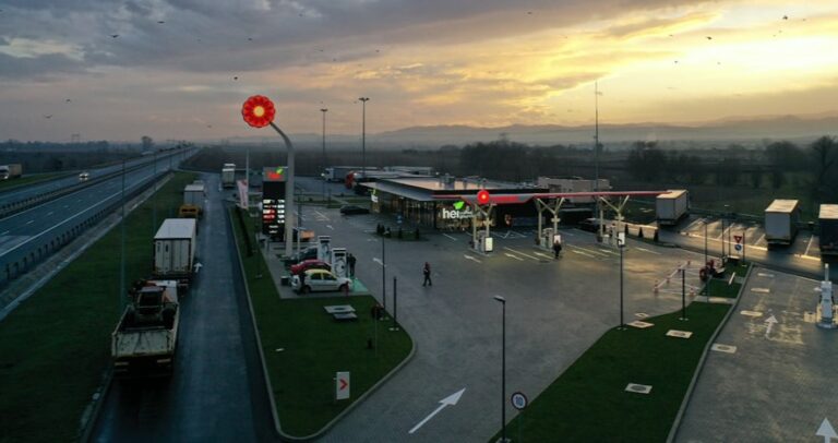 Noi spații de servicii deschise, de astăzi, pe autostrada A1, la Orăștie și Pecica