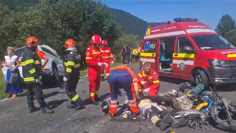 ACCIDENT ÎNGROZITOR lângă Hațeg: A intrat cu mașina direct într-un grup de motocicliști. Doi morți, un rănit grav