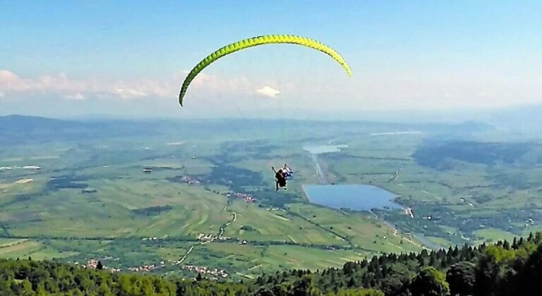 S-A PRĂBUŞIT CU PARAPANTA la poalele Munţilor Retezat, în zona Clopotiva