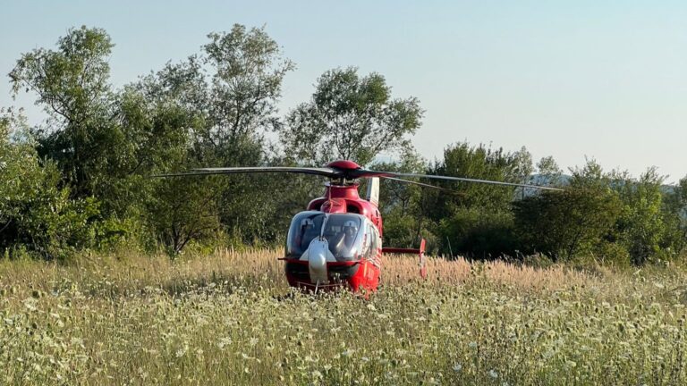 TRAGEDIE PE STREI: O femeie s-a înecat, alte 5 persoane salvate în ultima clipă din apele râului