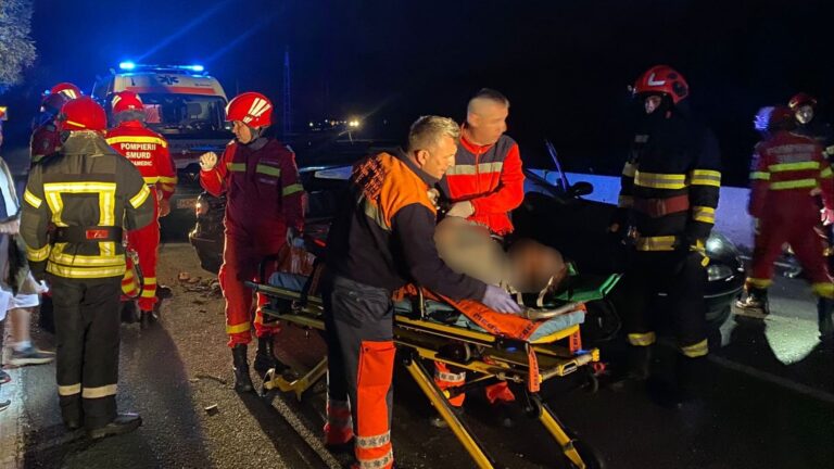 Accident la Bănița, lângă Petroșani: Trei persoane au ajuns la spital, circulația întreruptă două ore pe DN 66
