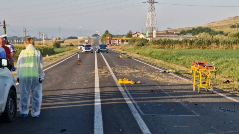 Alba: Un şofer de 19 ani, beat, a intrat într-un grup de şase persoane care mergeau pe marginea DN 1. Trei tineri au murit