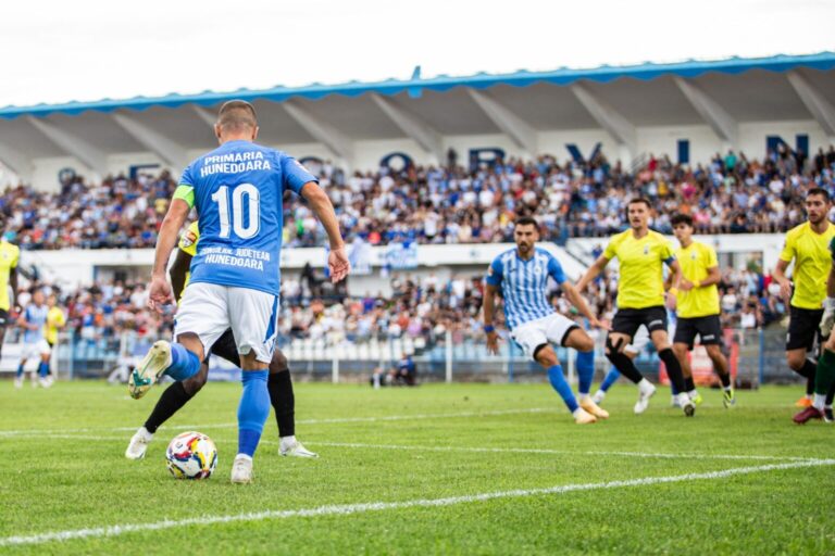 VICTORIE LA CASTEL! Corvinul Hunedoara–Ceahlăul Piatra Neamț: 2-1. Corvinul a revenit, după 15 ani, în eșalonul secund al fotbalului românesc
