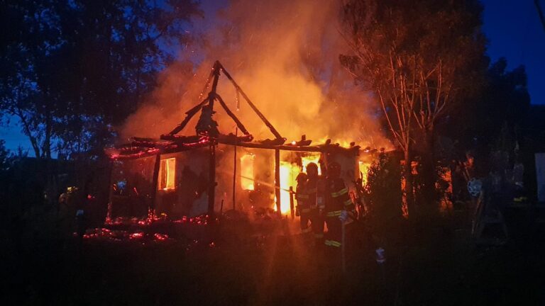 ZIUA INCENDIILOR în comuna Șoimuș: DOUĂ case mistuite de flăcări, la interval de doar câteva ore