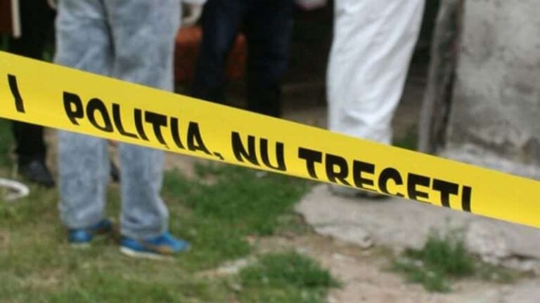 CRIMĂ ÎNGROZITOARE: Tatăl și-a înjunghiat fiul cu un cuțit și L-A UCIS