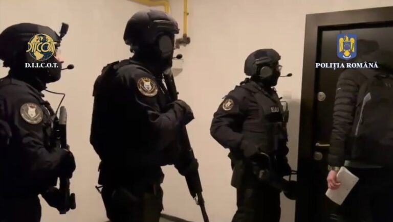 MASCAŢII i-au trezit pe GUNOIERI duminică. Percheziţii în judeţul Hunedoara – vezi ce caută procurorii anti-mafia