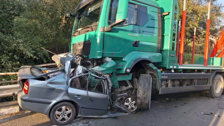 ACCIDENT SAU SINUCIDERE? Un om a murit strivit sub un camion la Bănița, lângă Petroșani.