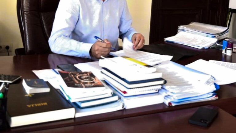Bună dimineața la cafeluță. Dați uitării strategiile sofisticate: iată REȚETA SIGURĂ de câștigat Primăria