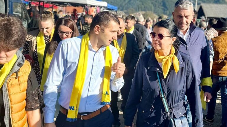 NU AU SUSPINAT PREA MULT. Liberalii au găsit deja un înlocuitor pentru primarul PNL de la Pui, care a anunțat că trece la PSD