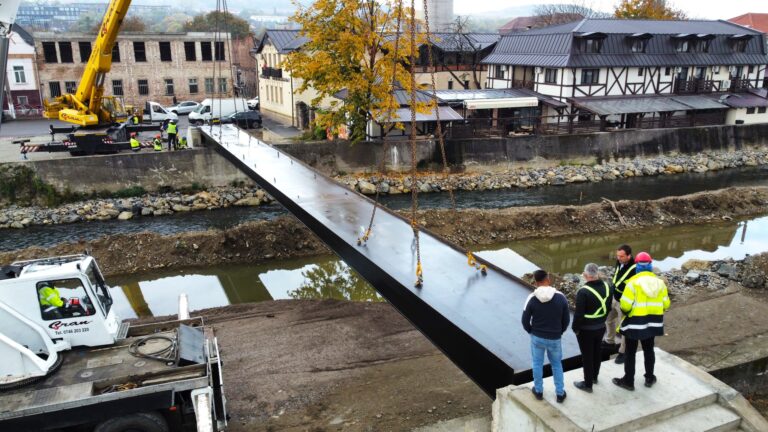 După 50 de ani: S-a făcut O PUNTE NOUĂ peste Cerna, în municipiul Hunedoara