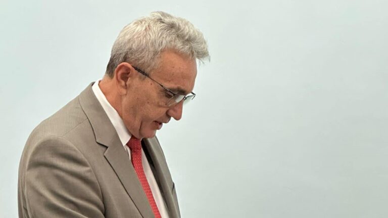 Județul Hunedoara are un nou SUBPREFECT. Prefectura nu e sigură dacă îl cheamă Gheorghe sau Constantin