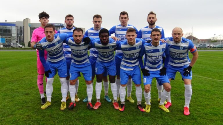 Meci INTERZIS CARDIACILOR în Liga 3 de fotbal. CSM Deva revine pe PRIMUL LOC în seria 7