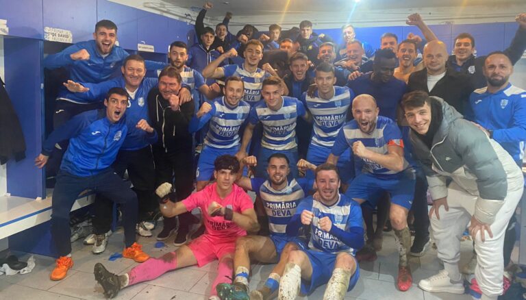 Fotbaliștii de la CSM Deva termină anul pe primul loc și sunt calificați în play-off