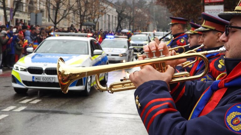 PARADA de 1 Decembrie la Deva, în 70 de imagini. Poate cea mai frumoasă paradă de până acum