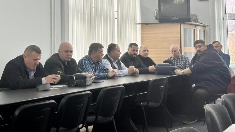 AUSTERITATE pentru TOȚI românii, mai puțin pentru MINERII Văii Jiului. Care amenință și cu greva generală dacă întârzie primele
