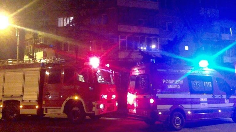 INCENDIU ÎN NOAPTE la un bloc din DEVA: 13 oameni evacuați, o femeie a ajuns la Urgențe