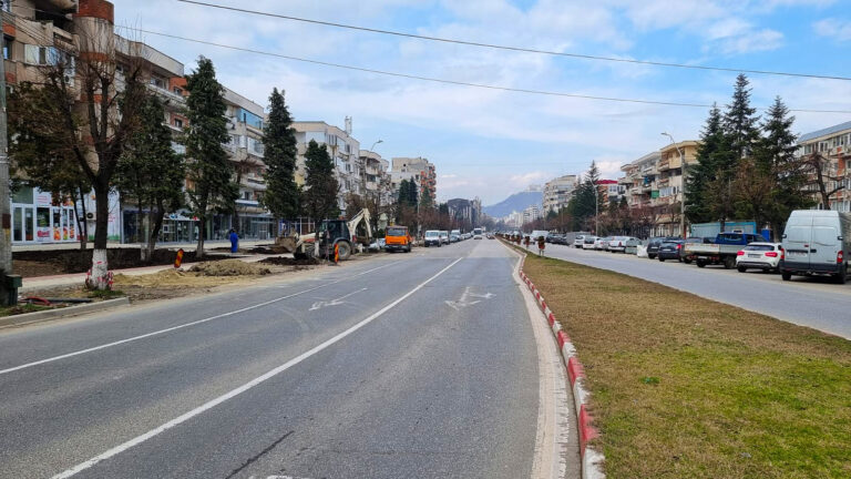 DEVA: Începe asfaltarea primului tronson al Bulevardului 22 Decembrie